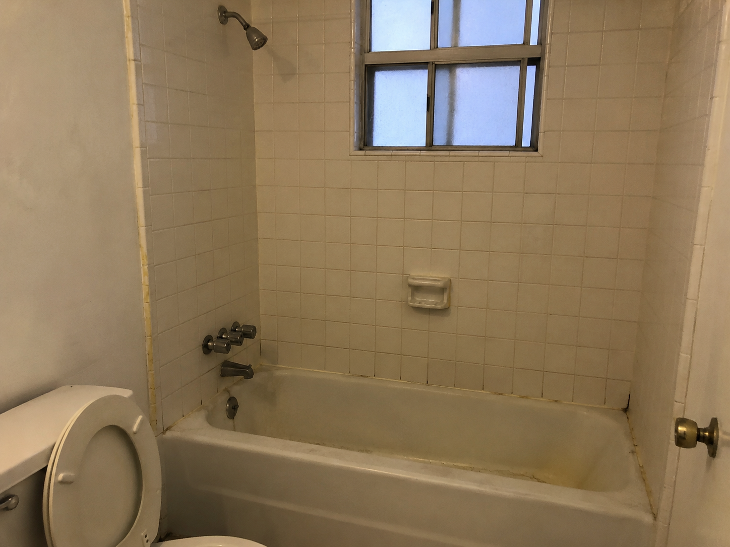 Dated tile tub and shower before remodel